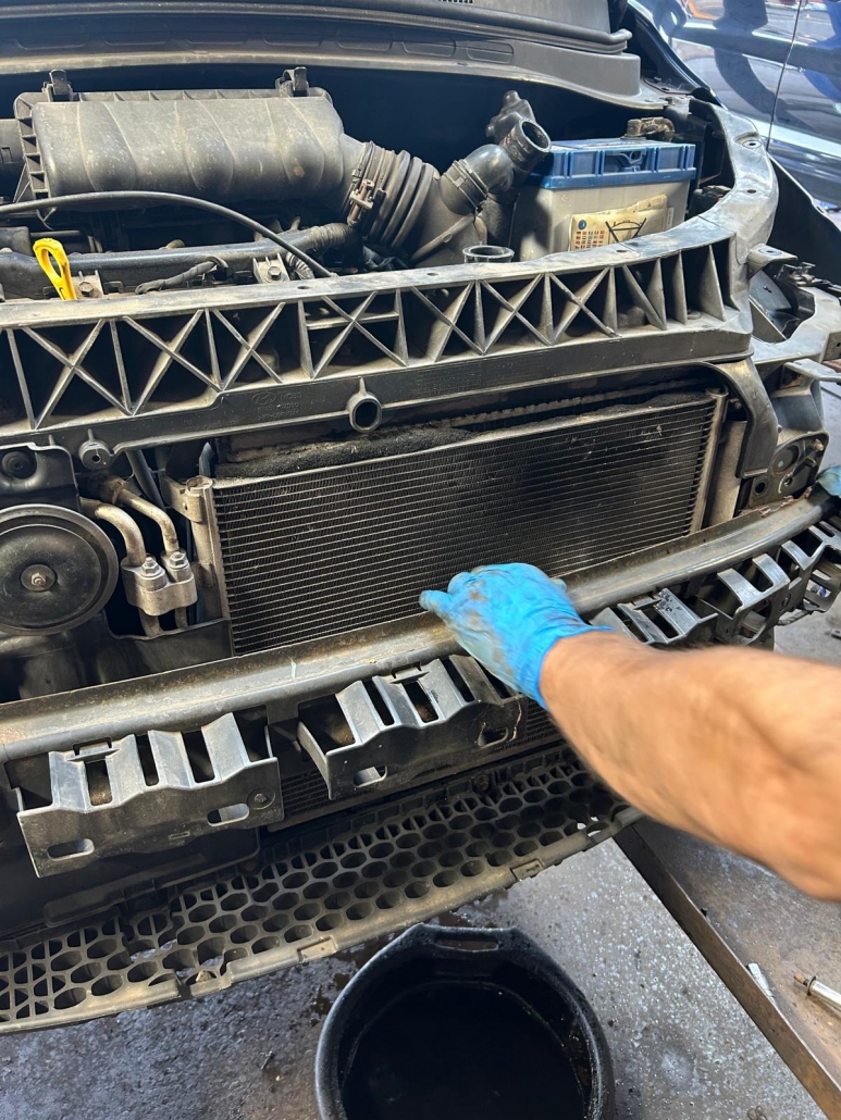 Hyundai i10 with Radiator leak