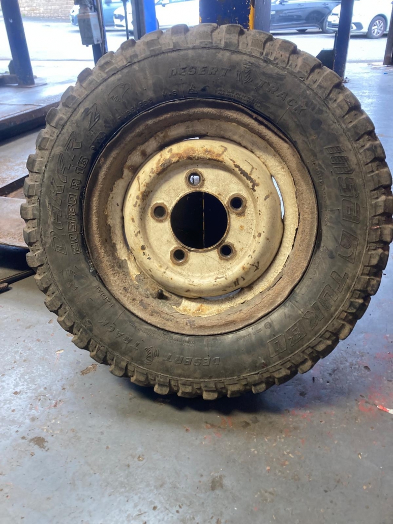 land-rover-tyre-repair-halifax