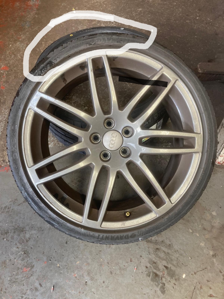 audi-A1-dangerous-tyre