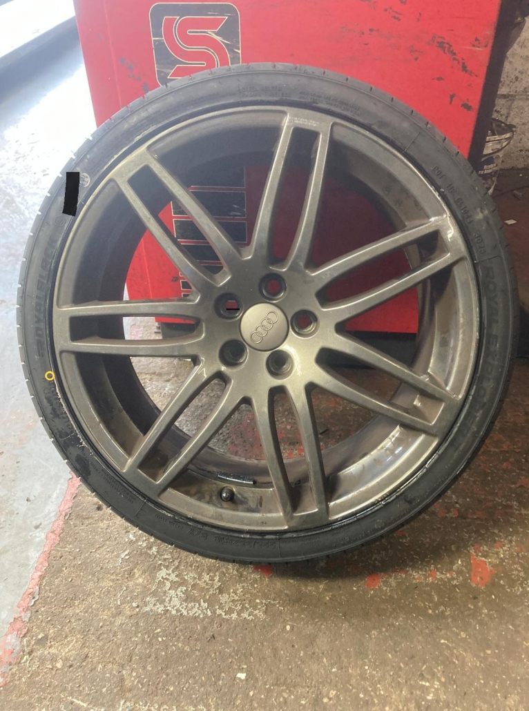 audi-A1-dangerous-tyre