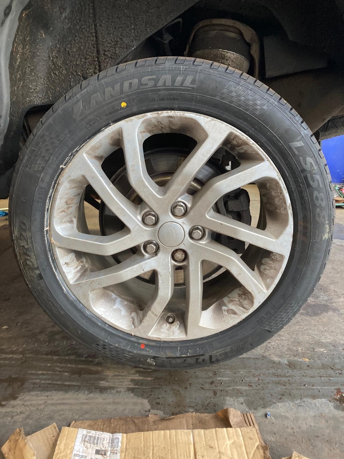 Discovery fits Landsail Tyres