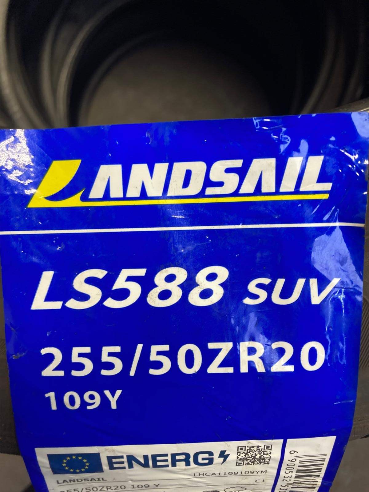 Discovery fits Landsail Tyres