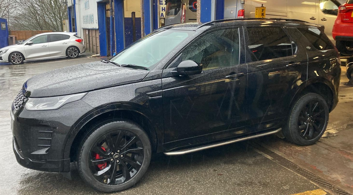 Range Rover with Tyre Sidewall Damage