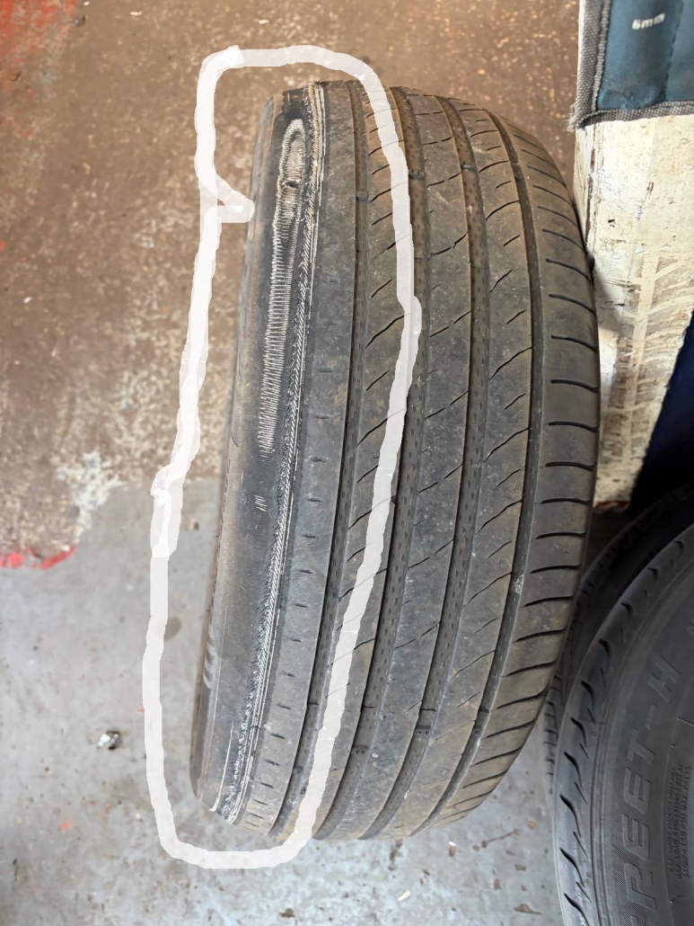 Renault Captur with Noisy Tyres